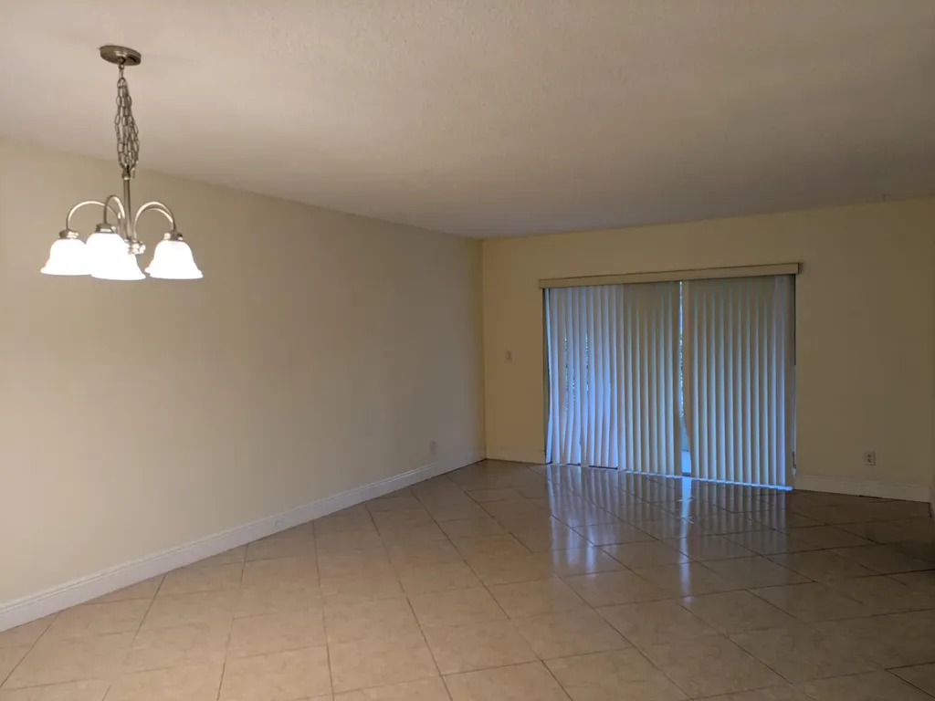 2810 Riverside Drive Coral Springs FL 33065