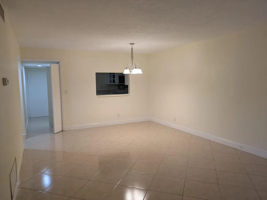 2810 Riverside Drive Coral Springs FL 33065