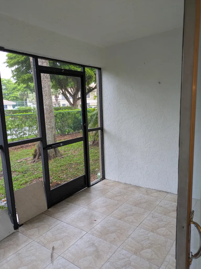 2810 Riverside Drive Coral Springs FL 33065