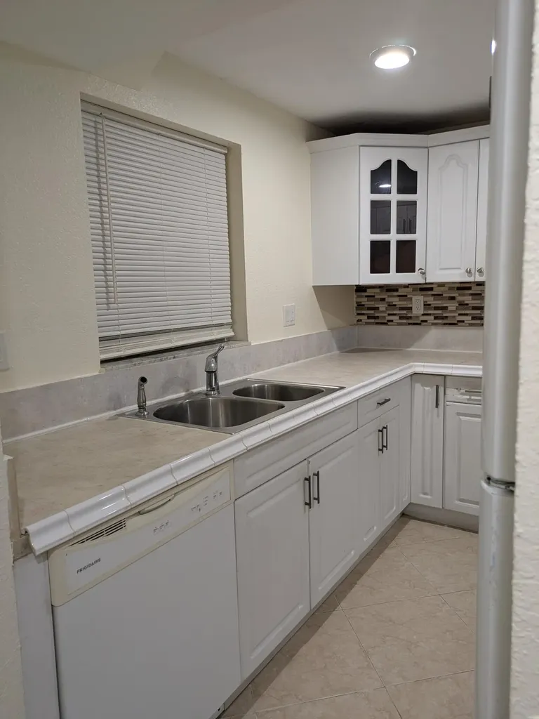 2810 Riverside Drive Coral Springs FL 33065
