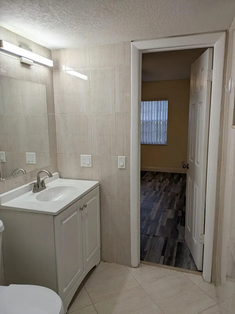 2810 Riverside Drive Coral Springs FL 33065
