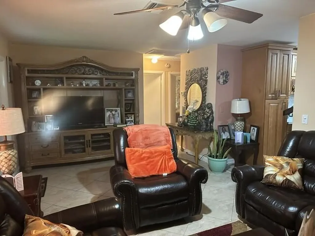 6045 Carthage Circle N Lake Worth FL 33463