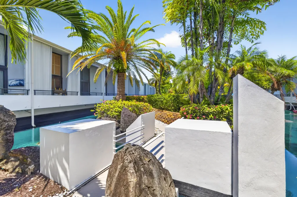 3589 S Ocean Boulevard South Palm Beach FL 33480