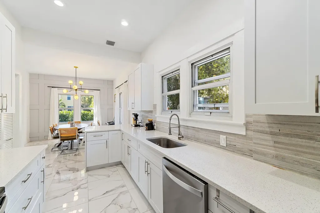 423 Avenida Alegre West Palm Beach FL 33405
