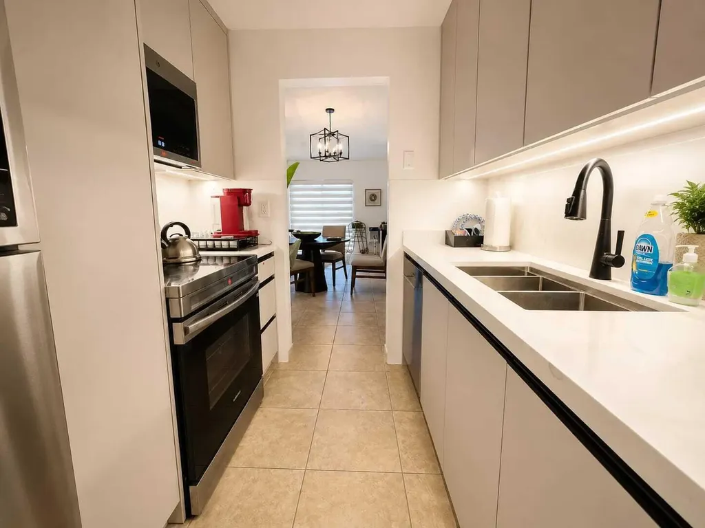 16900 NE 14th Avenue Miami FL 33162