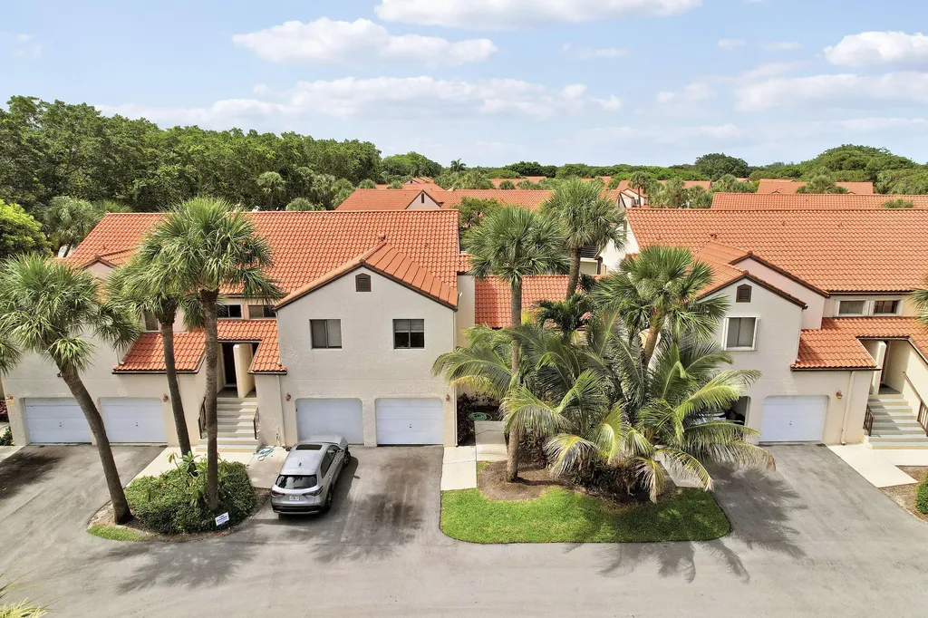 11 Vía De Casas Sur Boynton Beach FL 33426
