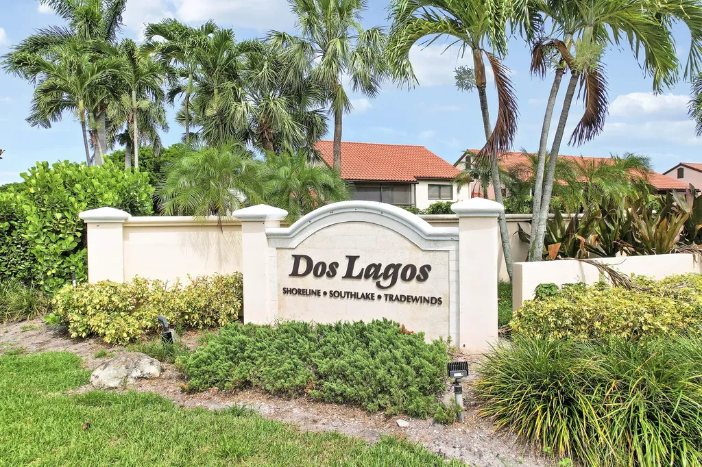 11 Vía De Casas Sur Boynton Beach FL 33426