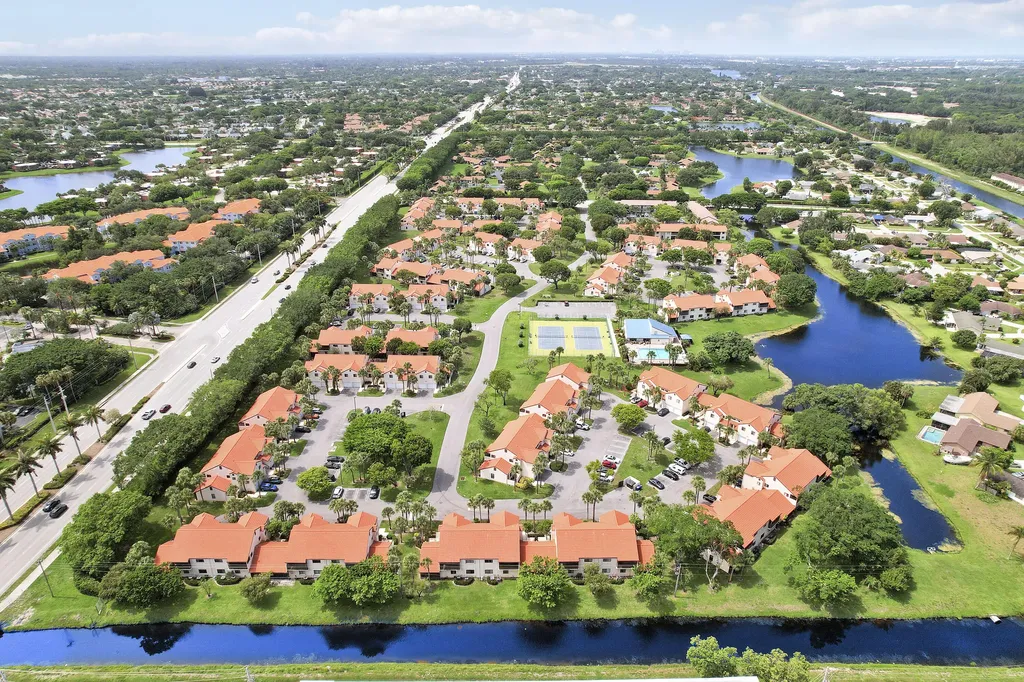11 Vía De Casas Sur Boynton Beach FL 33426