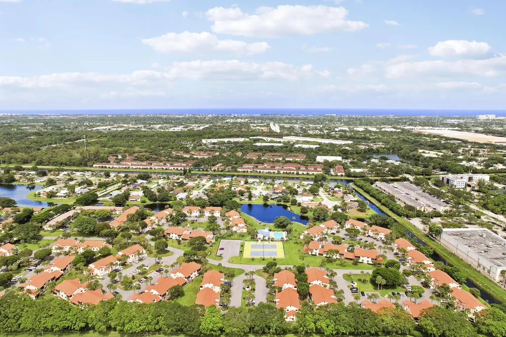 11 Vía De Casas Sur Boynton Beach FL 33426