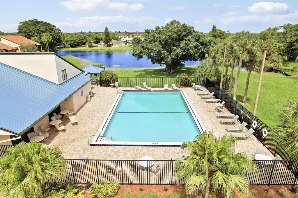 11 Vía De Casas Sur Boynton Beach FL 33426