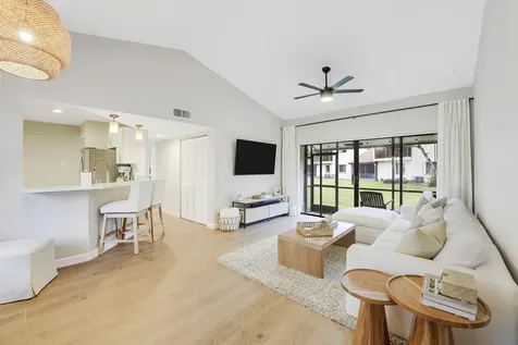 11 Vía De Casas Sur Boynton Beach FL 33426