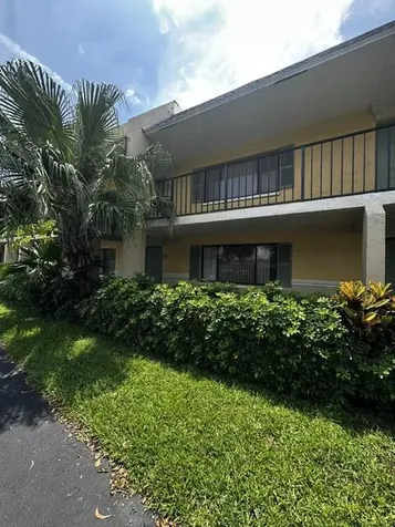 704 Meadows Circle Boynton Beach FL 33436