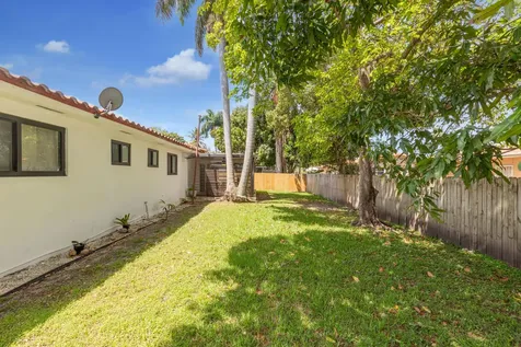 475 NE 113th Street Miami FL 33161