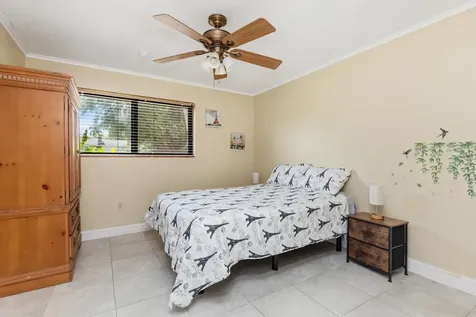 475 NE 113th Street Miami FL 33161