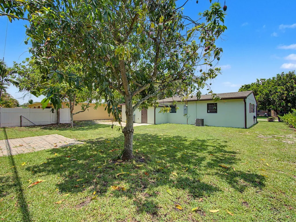 9298 Birmingham Drive Palm Beach Gardens FL 33410