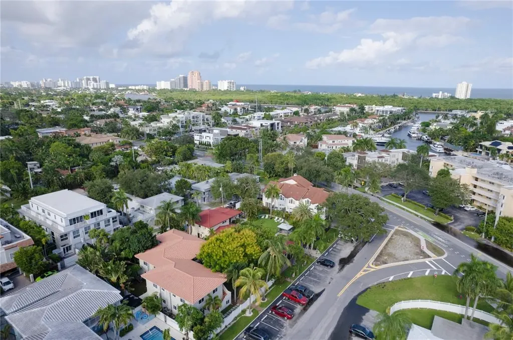 2625 NE 13th Court Fort Lauderdale FL 33304