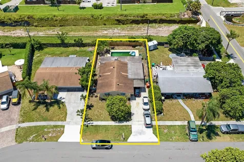 18 Andros Road Palm Springs FL 33461