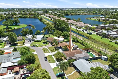 18 Andros Road Palm Springs FL 33461