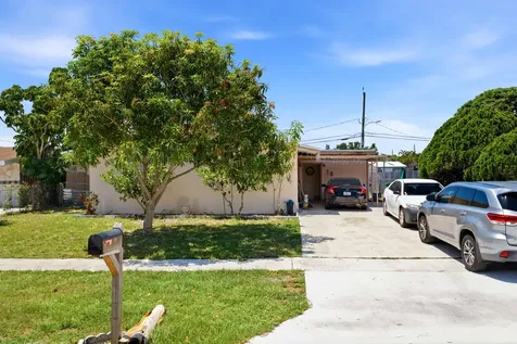 18 Andros Road Palm Springs FL 33461