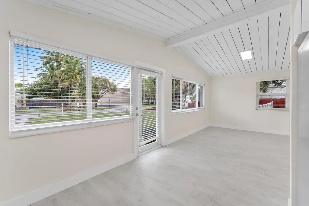 474 Enfield Street Boca Raton FL 33487