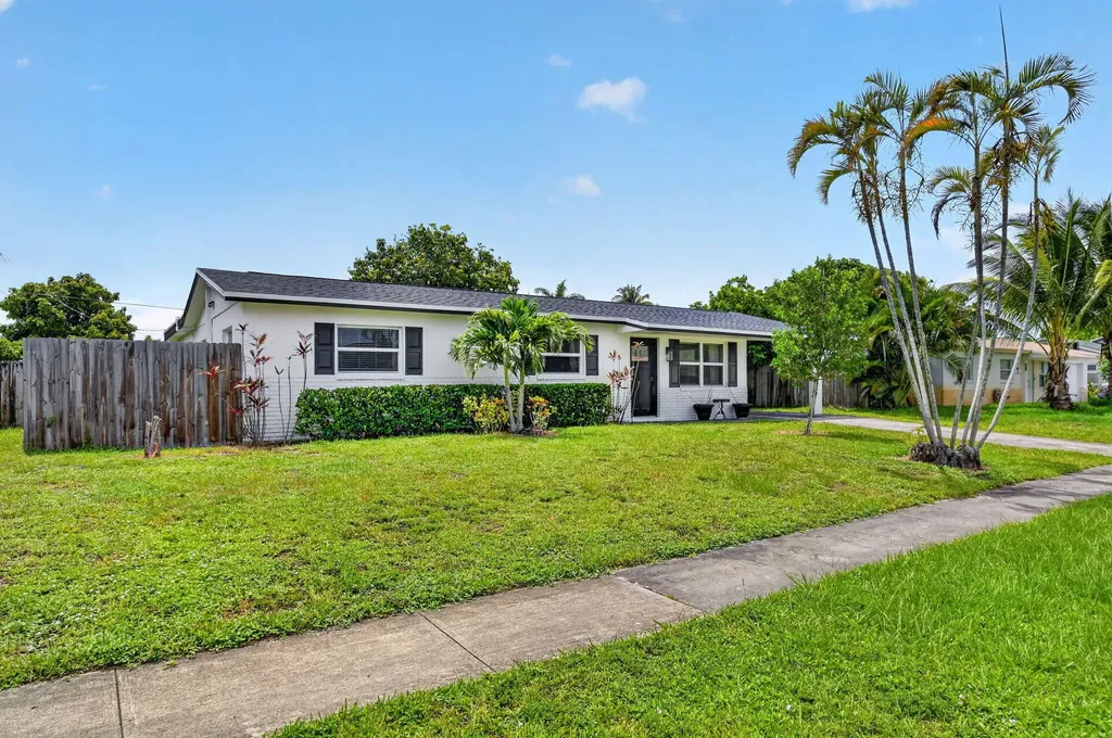 445 Palo Alto Drive Palm Springs FL 33461