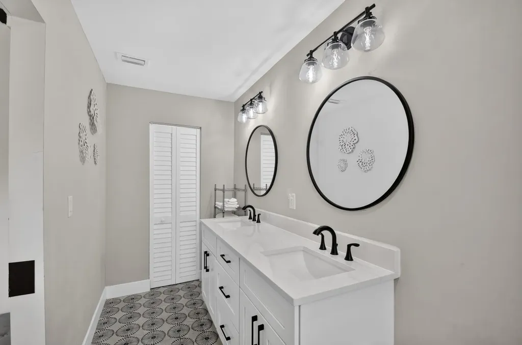 445 Palo Alto Drive Palm Springs FL 33461