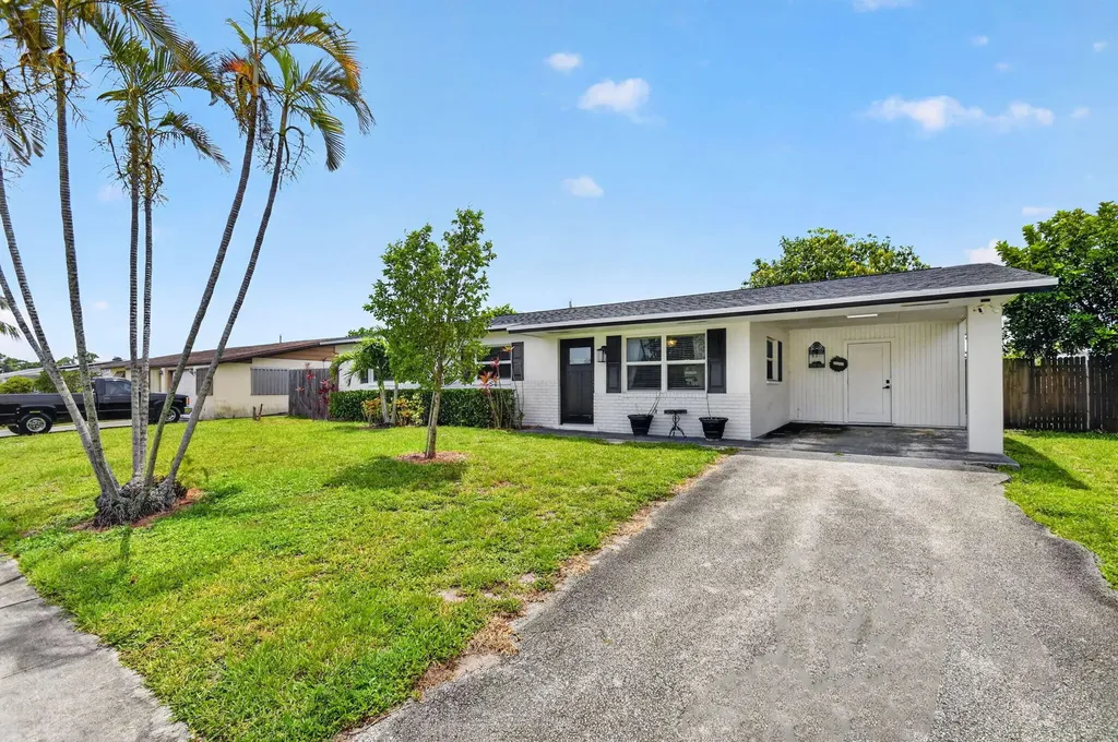 445 Palo Alto Drive Palm Springs FL 33461
