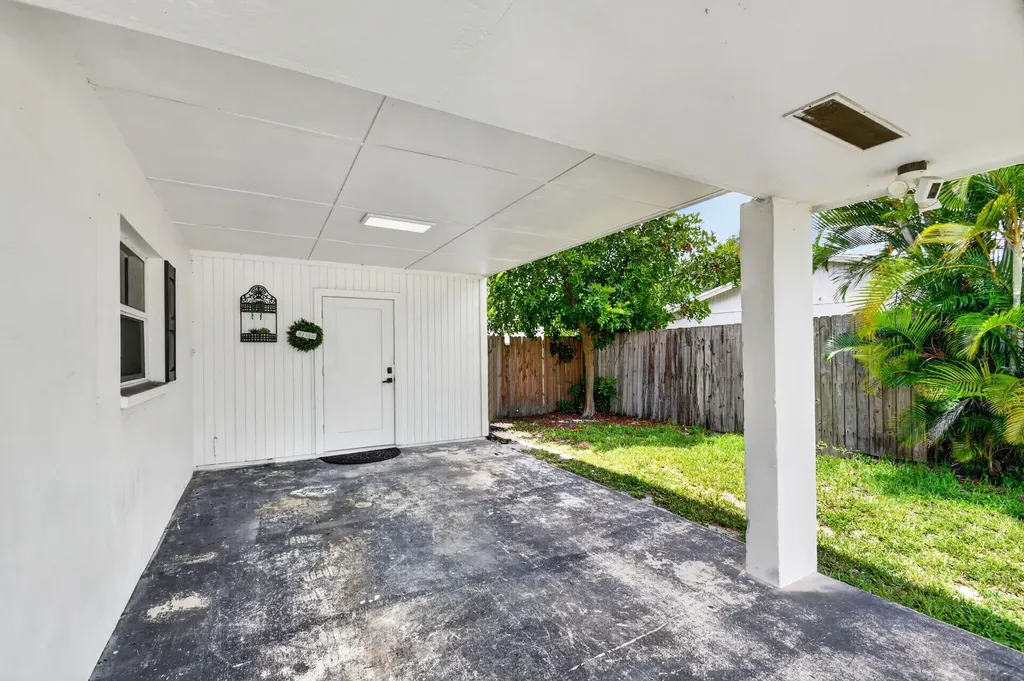 445 Palo Alto Drive Palm Springs FL 33461