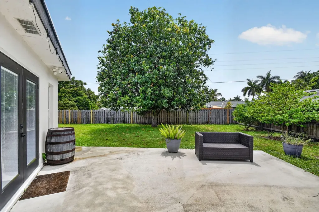 445 Palo Alto Drive Palm Springs FL 33461