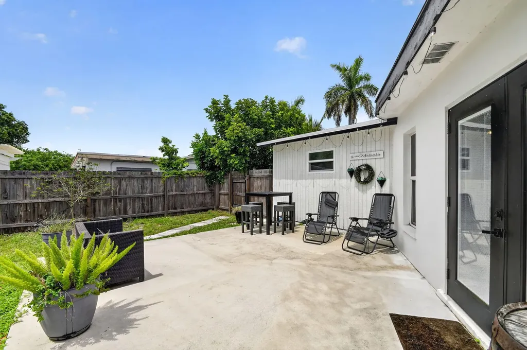 445 Palo Alto Drive Palm Springs FL 33461