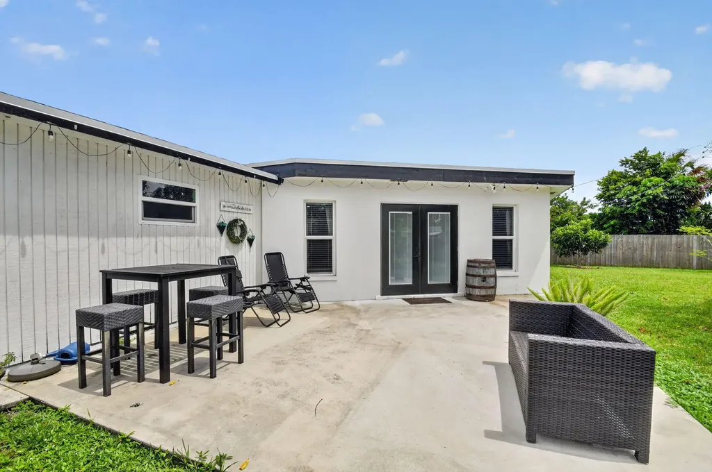 445 Palo Alto Drive Palm Springs FL 33461