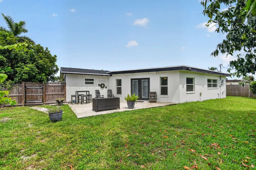 445 Palo Alto Drive Palm Springs FL 33461