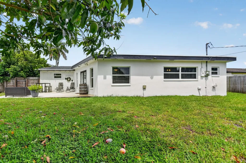 445 Palo Alto Drive Palm Springs FL 33461