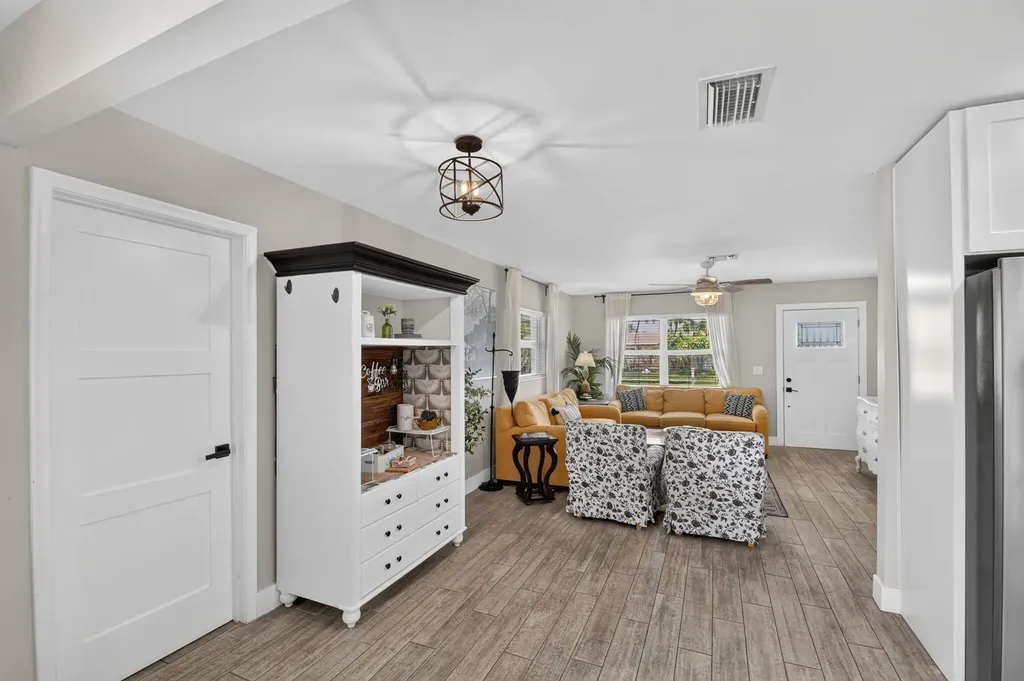 445 Palo Alto Drive Palm Springs FL 33461