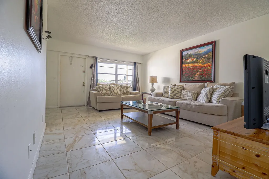 158 Mansfield D Drive Boca Raton FL 33434
