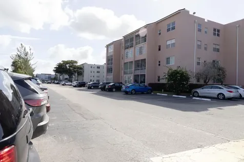 2851 Somerset Drive Lauderdale Lakes FL 33311