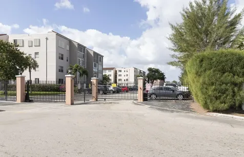 2851 Somerset Drive Lauderdale Lakes FL 33311