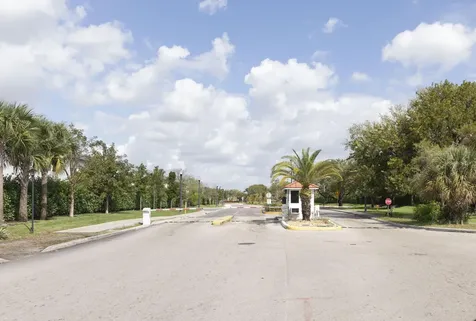 2851 Somerset Drive Lauderdale Lakes FL 33311