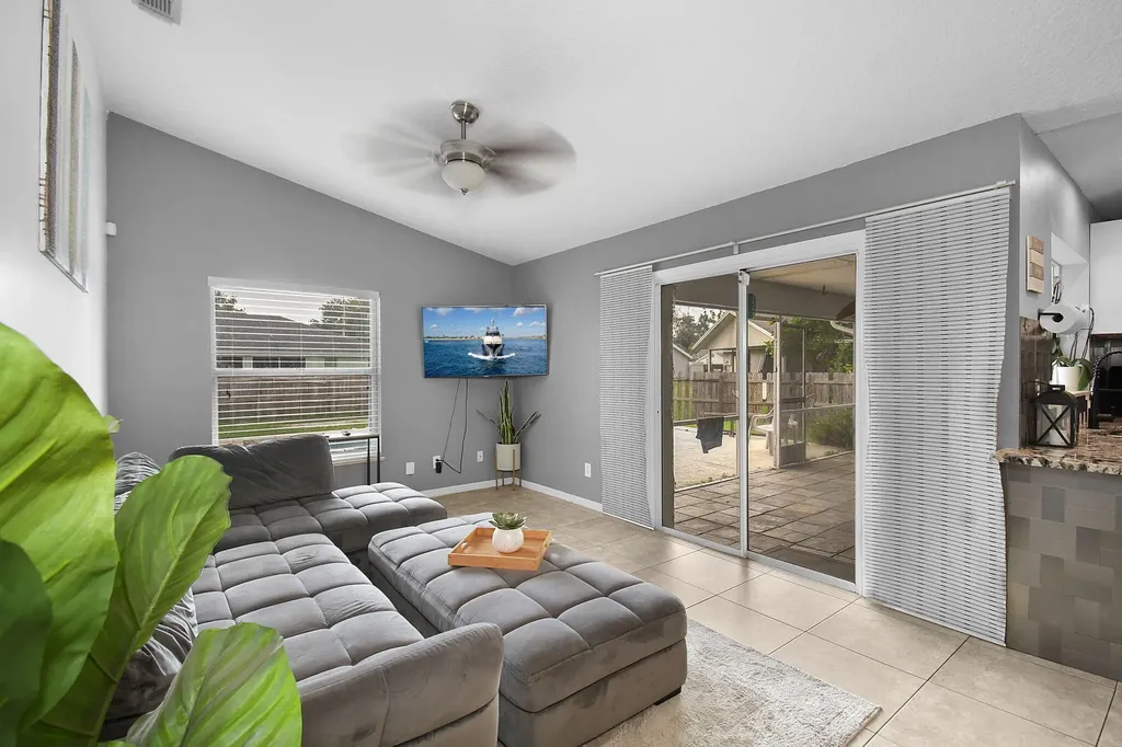 6915 NW Hershy Circle Port St Lucie FL 34983