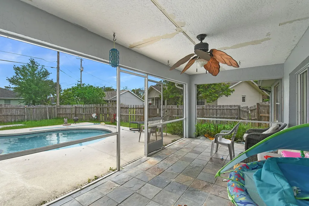 6915 NW Hershy Circle Port St Lucie FL 34983
