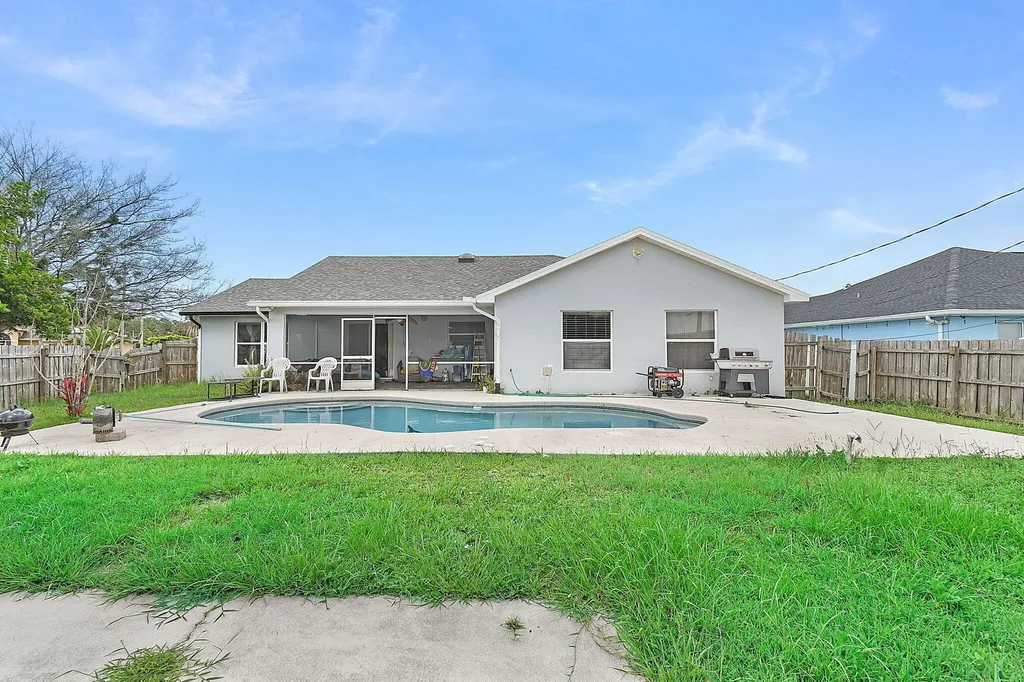 6915 NW Hershy Circle Port St Lucie FL 34983