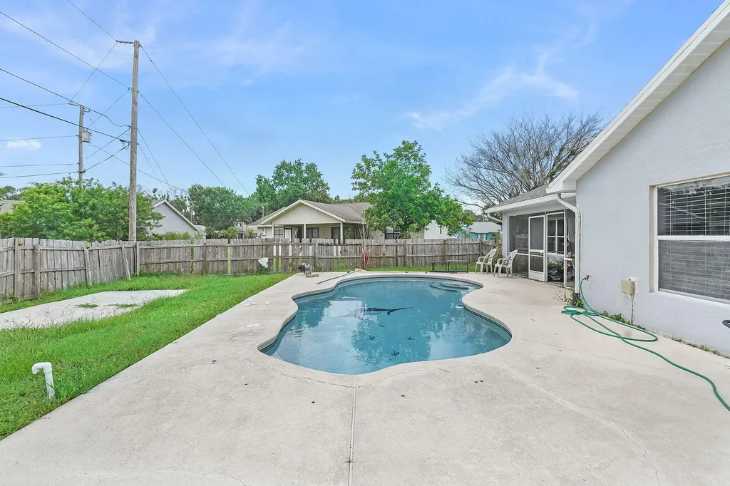 6915 NW Hershy Circle Port St Lucie FL 34983