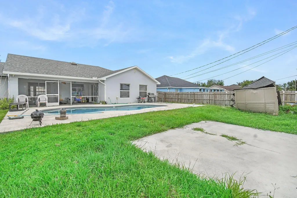 6915 NW Hershy Circle Port St Lucie FL 34983