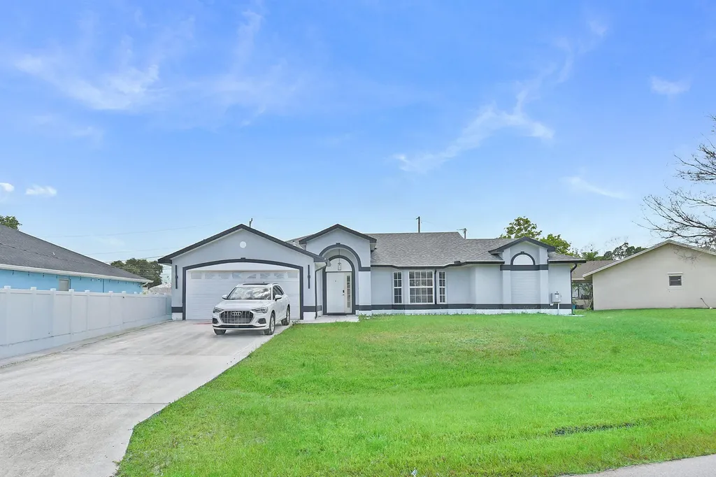 6915 NW Hershy Circle Port St Lucie FL 34983