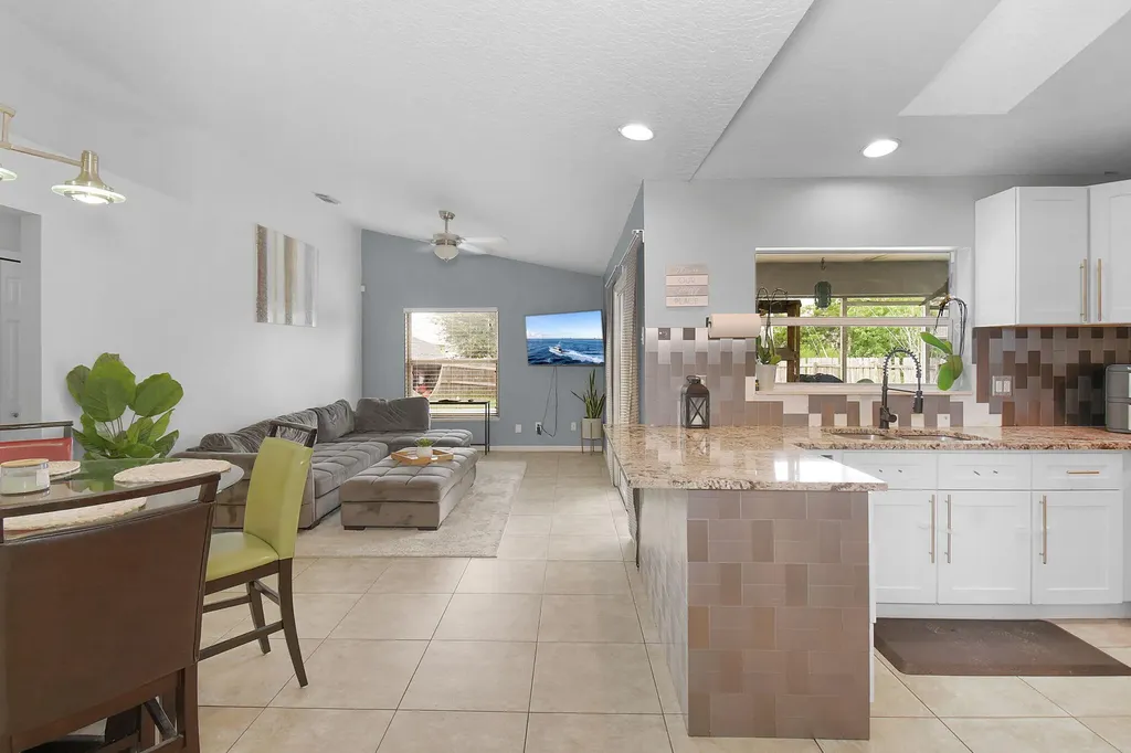 6915 NW Hershy Circle Port St Lucie FL 34983