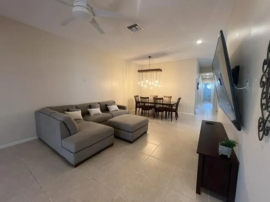 8583 Vía Serena Boca Raton FL 33433