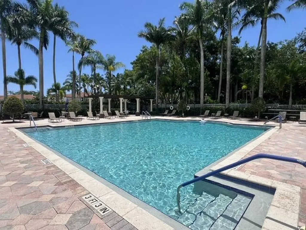 8583 Vía Serena Boca Raton FL 33433