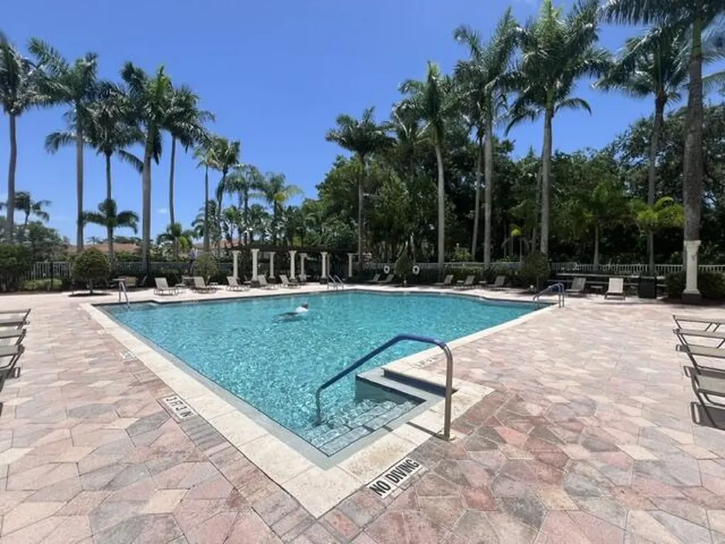 8583 Vía Serena Boca Raton FL 33433