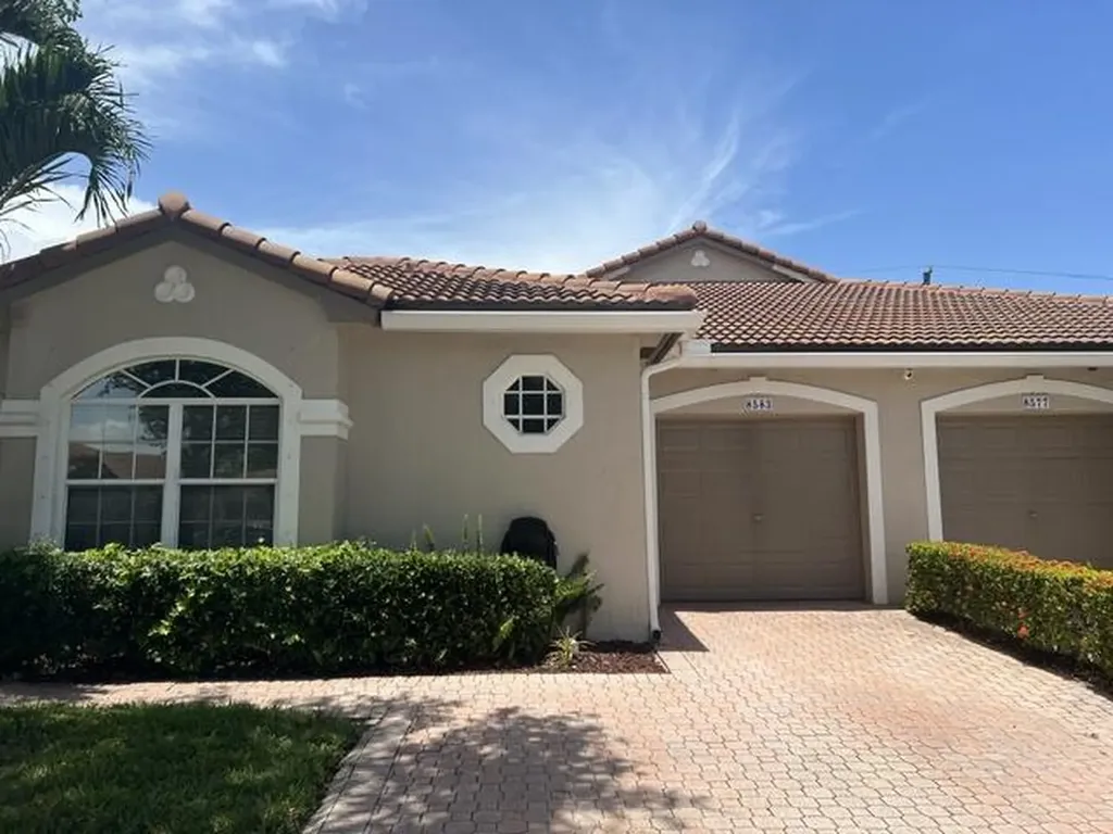 8583 Vía Serena Boca Raton FL 33433