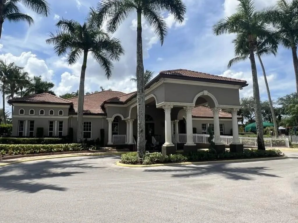 8583 Vía Serena Boca Raton FL 33433